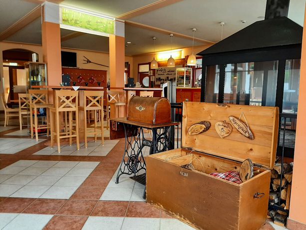 Imagen del bar/restaurante del Hotel JUFA Hochrindl. Foto 2