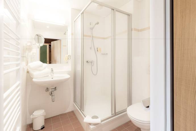 Imagen de la habitación del Hotel JUFA Stubenbergsee. Foto 12