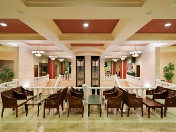 Imagen general del Hotel JUSTINIANO BEACH. Foto 3