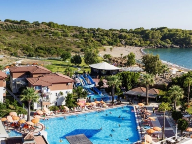 Imagen general del Hotel JUSTINIANO BEACH. Foto 6