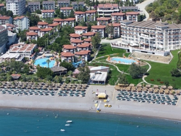 Imagen general del Hotel JUSTINIANO BEACH. Foto 7