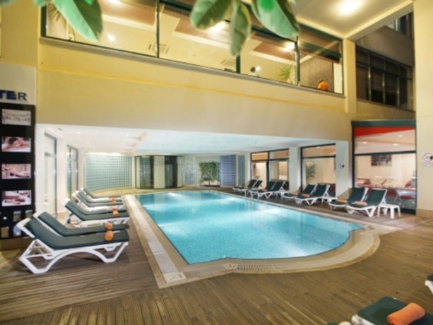 Imagen general del Hotel JUSTINIANO BEACH. Foto 11