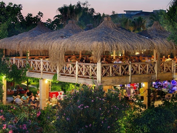 Imagen general del Hotel JUSTINIANO BEACH. Foto 13