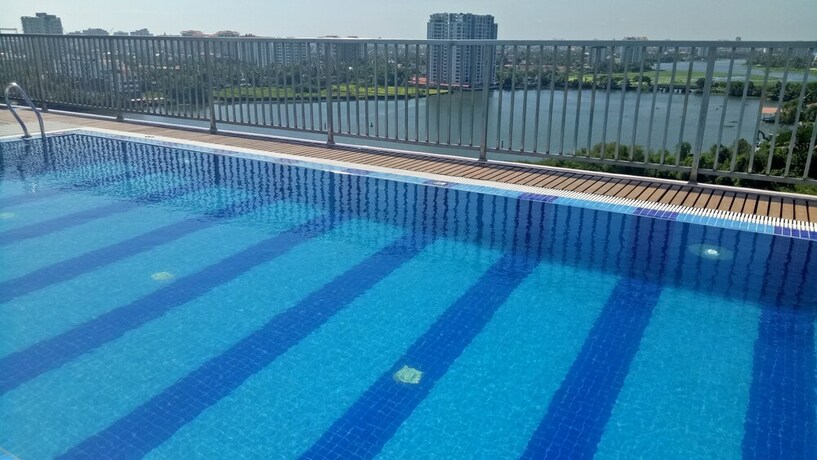 Imagen de la piscina del Hotel JVK Park. Foto 31