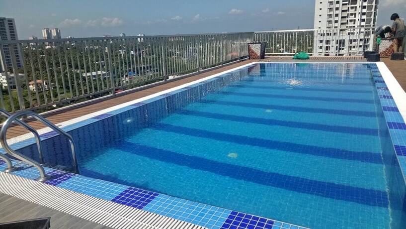 Imagen de la piscina del Hotel JVK Park. Foto 33