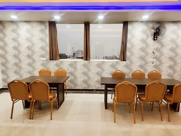 Imagen del bar/restaurante del Hotel JVS Palace. Foto 2