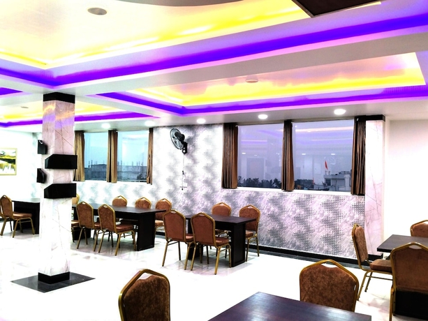 Imagen del bar/restaurante del Hotel JVS Palace. Foto 3