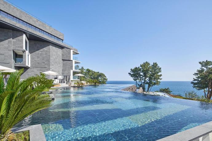 Imagen de la piscina del Hotel JW Marriott Jeju Resort and SPA. Foto 7