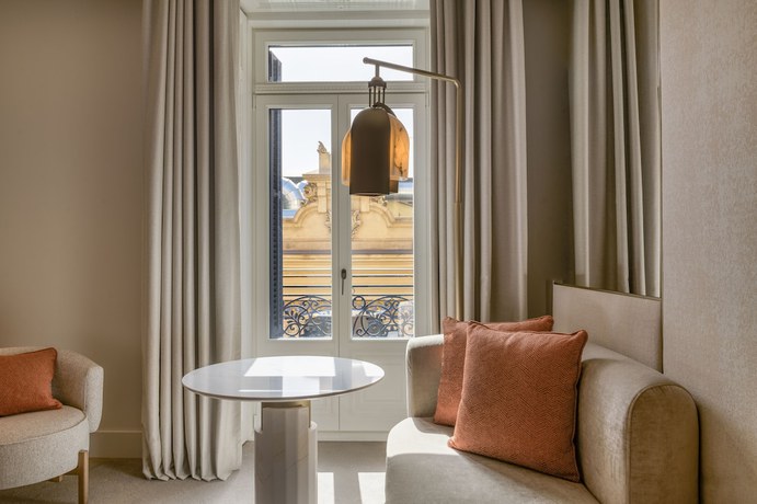 Imagen de la habitación del Hotel JW Marriott Madrid. Foto 4