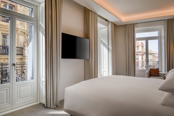 Imagen de la habitación del Hotel JW Marriott Madrid. Foto 10