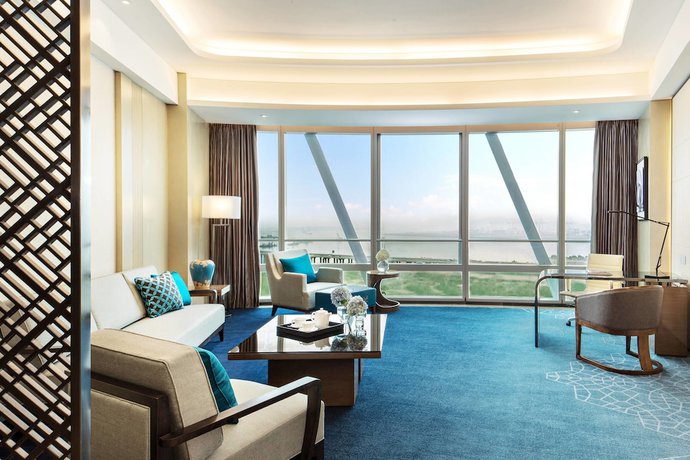 Imagen de la piscina del Hotel JW Marriott Shenzhen Bao'an. Foto 18