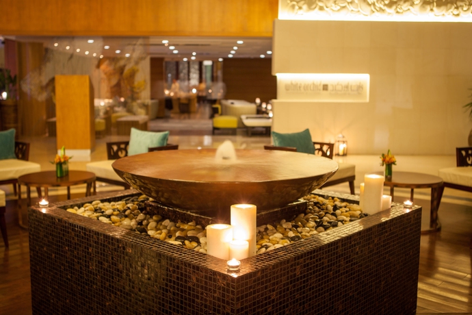 Imagen de los interiores del Hotel Ja The Resort - Ja Palm Tree Court. Foto 11