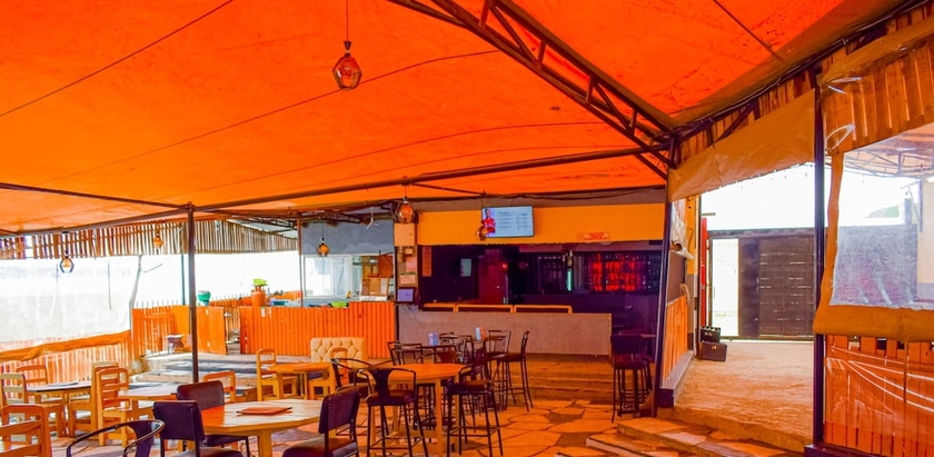Imagen del bar/restaurante del Hotel Jacaranda Luxury Suites. Foto 2