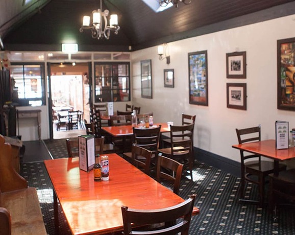 Imagen del bar/restaurante del Hotel Jack Duggans Irish Pub. Foto 3