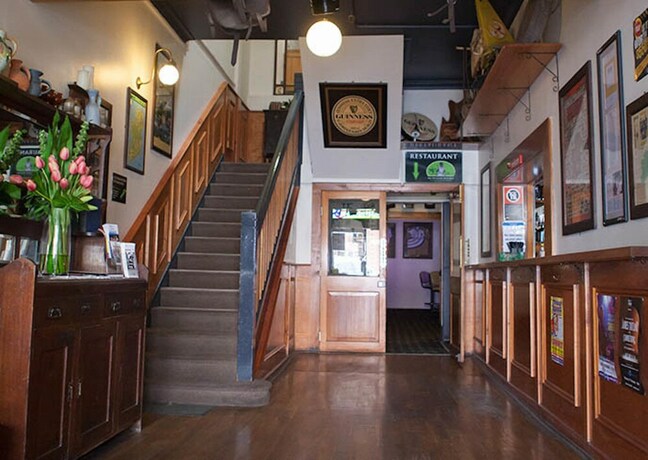 Imagen de los interiores del Hotel Jack Duggans Irish Pub. Foto 20