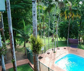 Imagen de la piscina del Hotel Jackaroo Treehouse Mission Beach. Foto 16