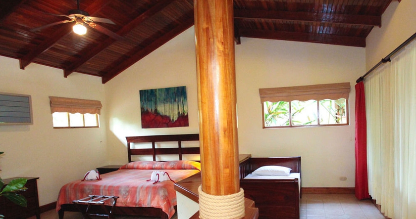Imagen de la habitación del Hotel Jaco Docelunas. Foto 2