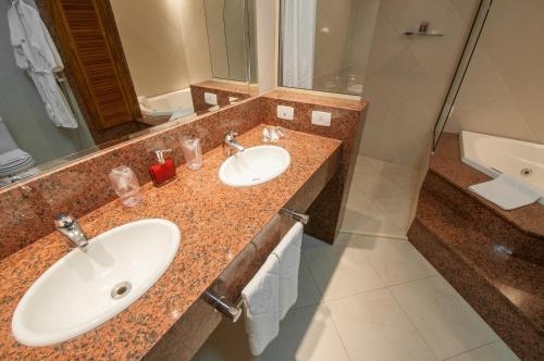 Imagen de la habitación del Hotel Jacques Georges Tower. Foto 7