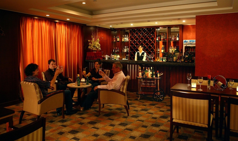 Imagen del bar/restaurante del Hotel Jade Garden. Foto 2