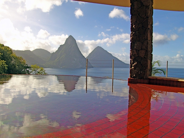 Imagen de la piscina del Hotel Jade Mountain Resort. Foto 11
