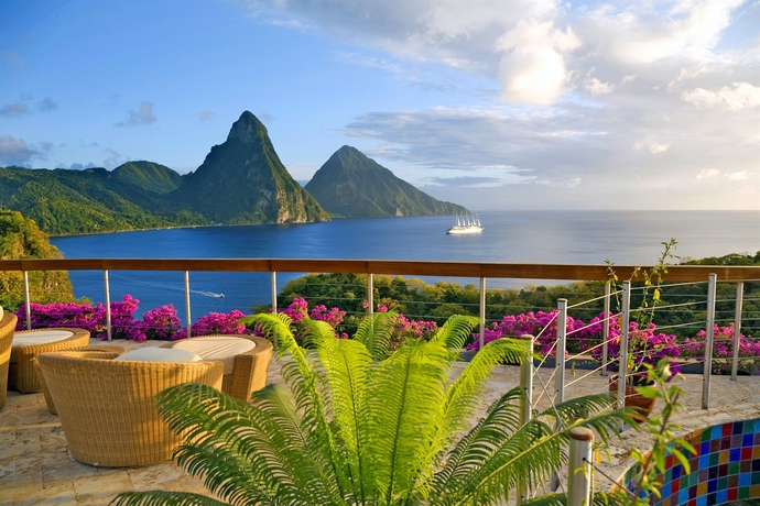 Imagen de los exteriores del Hotel Jade Mountain Resort. Foto 6
