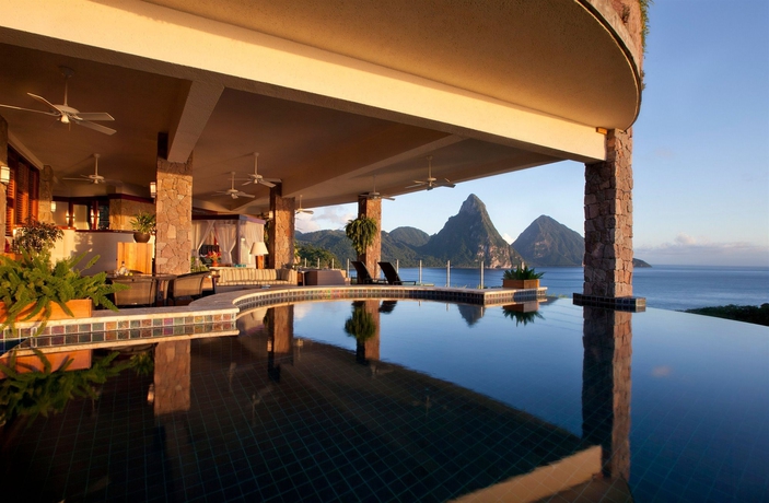 Imagen de la piscina del Hotel Jade Mountain Resort. Foto 16