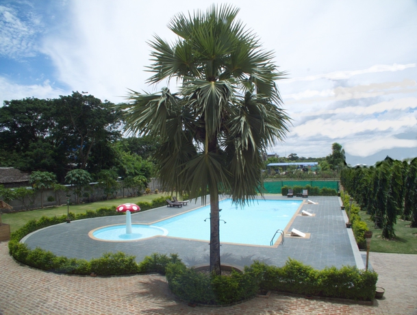 Imagen de la piscina del Hotel Jade Royal. Foto 18