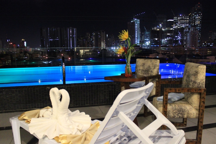 Imagen de la piscina del Hotel Jade and Suites. Foto 16