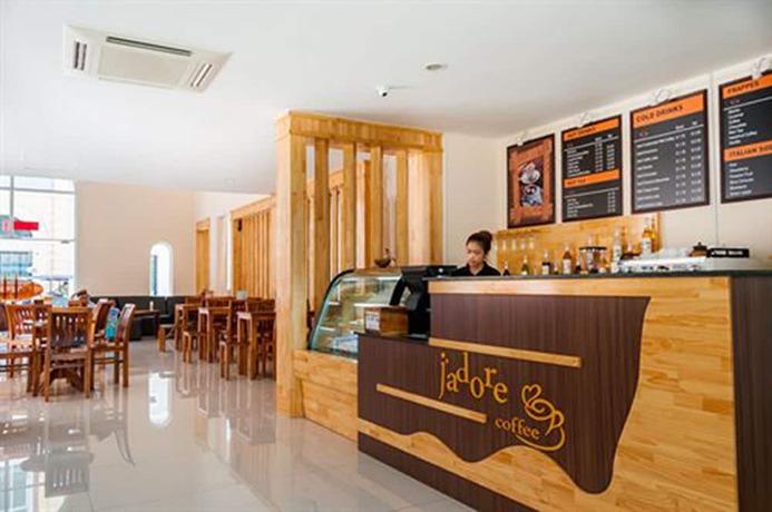 Imagen del bar/restaurante del Hotel J\'adore Lodge. Foto 5