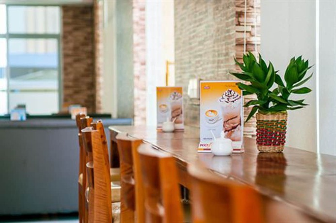 Imagen del bar/restaurante del Hotel J\'adore Lodge. Foto 6