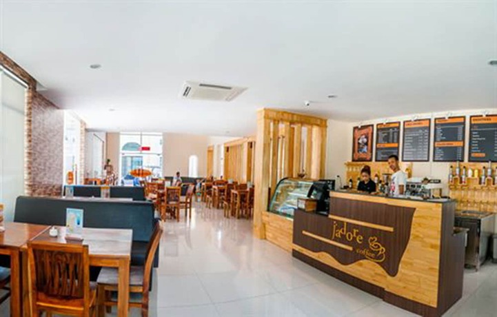 Imagen del bar/restaurante del Hotel J\'adore Lodge. Foto 8