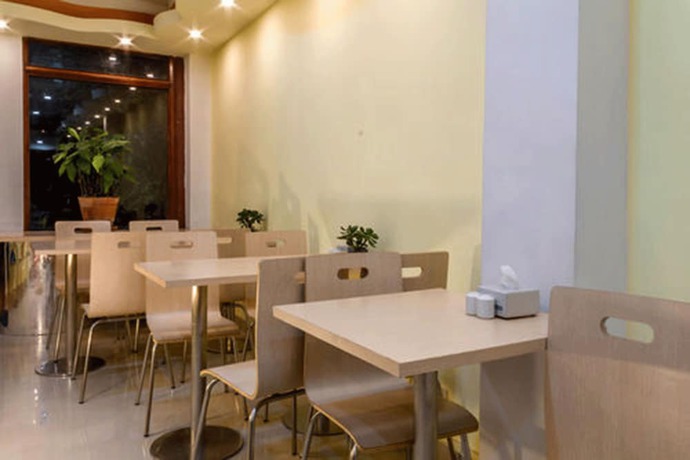 Imagen del bar/restaurante del Hotel Jagat. Foto 3