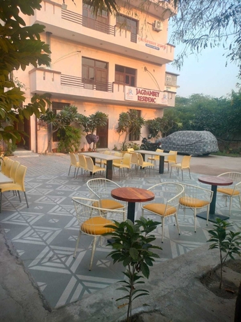 Imagen del bar/restaurante del Hotel Jagdamby Residency. Foto 2