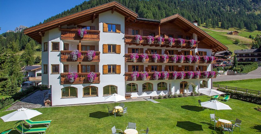 Imagen de los exteriores del Hotel Jagdhof, Pian. Foto 11