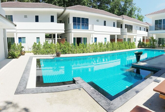Imagen de la piscina del Hotel Jai House Phuket. Foto 29