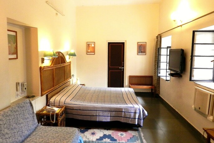 Imagen de la habitación del Hotel Jai Niwas. Foto 16