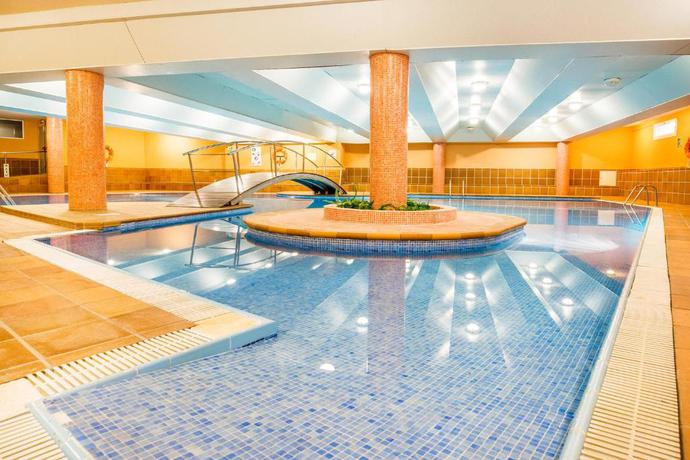 Imagen de la piscina del Hotel Jaime I, Salou. Foto 12