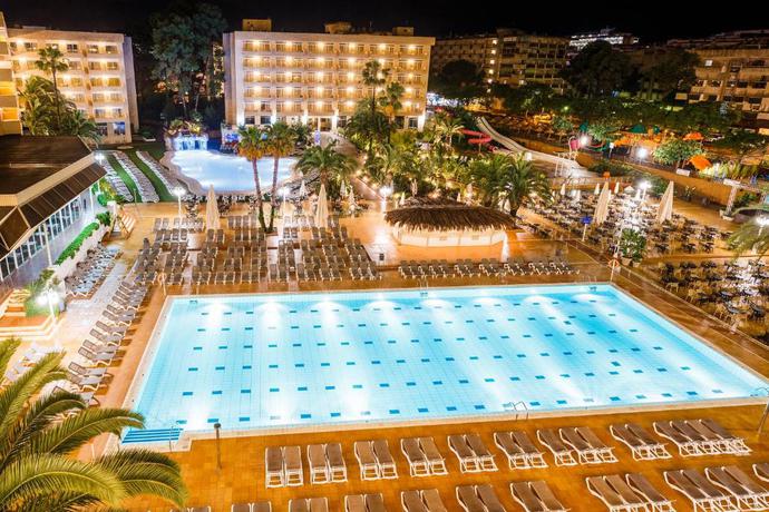 Imagen de la piscina del Hotel Jaime I, Salou. Foto 13