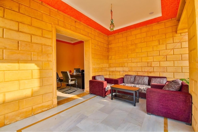 Imagen de los interiores del Hotel Jain Empire Resort and Camp. Foto 19