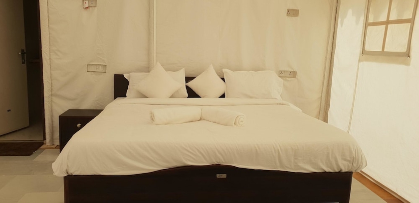 Imagen de la habitación del Hotel Jain Empire Resort and Camp. Foto 11