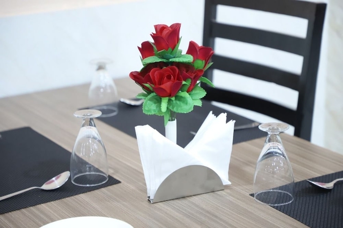 Imagen del bar/restaurante del Hotel Jain Empire Resort and Camp. Foto 4