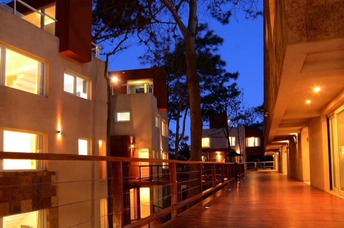 Imagen de los exteriores del Hotel Jaina Resort and Spa. Foto 8