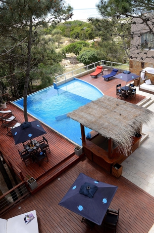 Imagen de la piscina del Hotel Jaina Resort and Spa. Foto 15