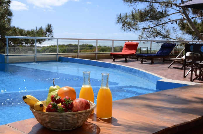 Imagen de la piscina del Hotel Jaina Resort and Spa. Foto 16