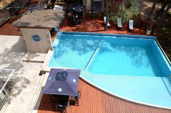 Imagen de la piscina del Hotel Jaina Resort and Spa. Foto 18