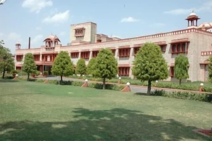 Imagen de los exteriores del Hotel Jaipur Ashok. Foto 14