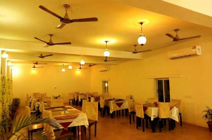 Imagen del bar/restaurante del Hotel Jaisalmer Desert Safari Camps And Resort. Foto 12