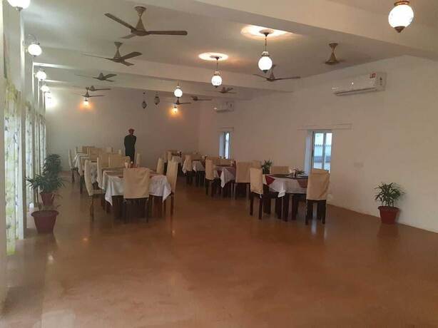 Imagen del bar/restaurante del Hotel Jaisalmer Desert Safari Camps And Resort. Foto 14