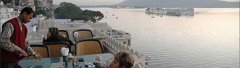 Imagen del bar/restaurante del Hotel Jaiwana Haveli. Foto 24