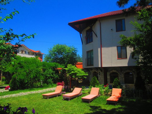 Imagen de los exteriores del Hotel Jakuzzi. Foto 8